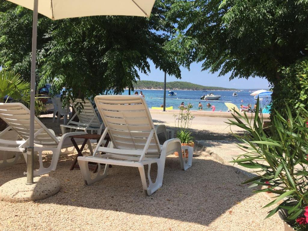 Apartments And Rooms Villa Luci Barbat na Rabu Exterior foto