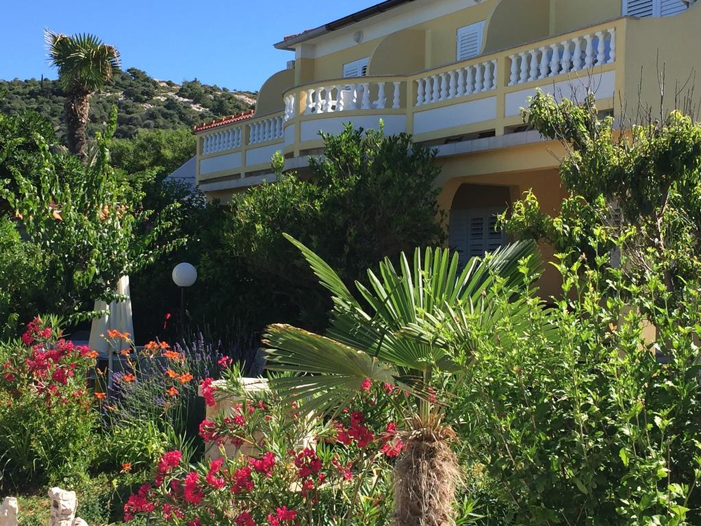 Apartments And Rooms Villa Luci Barbat na Rabu Exterior foto